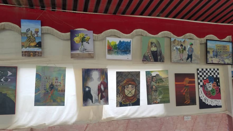 لوحات فنية تجسد واقع تعز اليوم