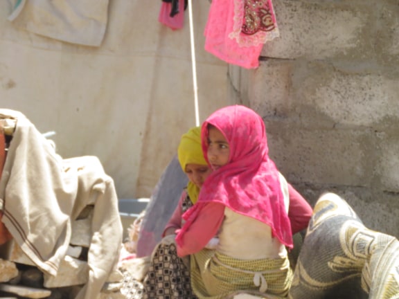 شاهد صور .. آثار الدمار الذي ألحقته سيول الأمطار بمنازل ومخيمات النازحين في مأرب