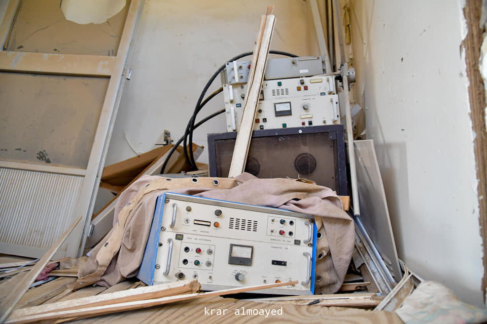 صور تظهر حجم الدمار الذي لحق بمطار تعز جراء الحرب