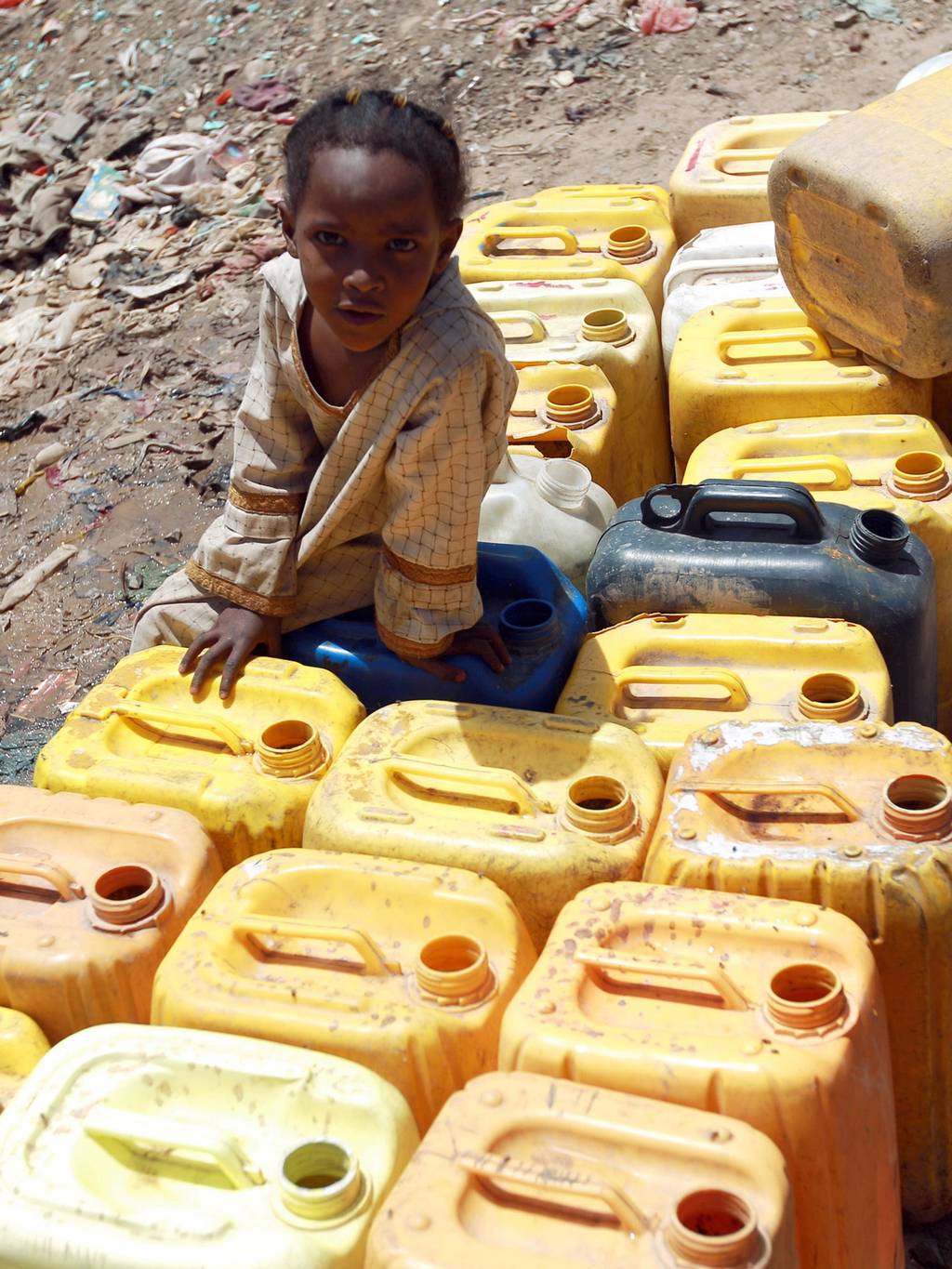 انعدام المياه وجه آخر للمعاناة الإنسانية في اليمن