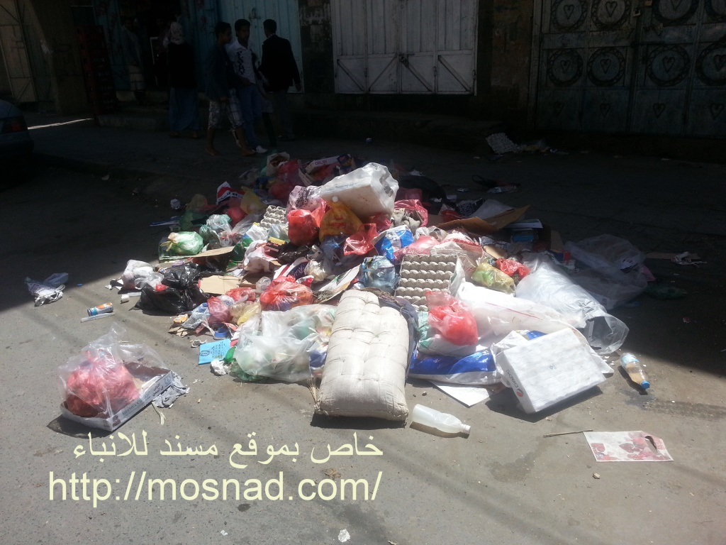 القمامة تملئ شوارع صنعاء وتهدد بكارثة إنسانية