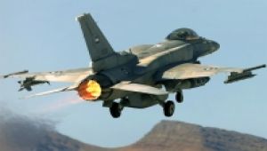 قوات إماراتية تشرف على تدريب طيارين يمنيين