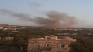 طيران التحالف يقصف فجر اليوم معسكر الدفاع الجوي بضلاع همدان شمال صنعاء