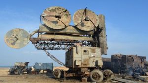 صحيفة لندنية تكشف عن وصول زوارق بحرية وأسلحة مصرية للحوثيين