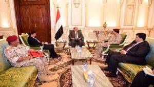 هادي يدعو الجيش الوطني لرفع الجاهزية القتالية للقضاء على الانقلاب