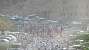 الحج إلى قبر نبي الله هود بحضرموت.. طقوس دينية ومزارات تاريخية (صور)