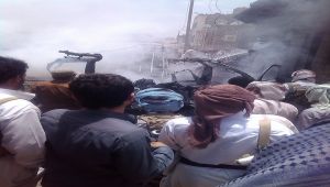 أمن مأرب يحتجز جثة لشخص يعتقد انتماؤه للقاعدة بعد مقتله بغارة أمريكية (فيديو)