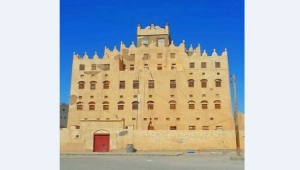 محافظ شبوة يوجه بإعادة ترميم وتأهيل قصر ذيبان التاريخي بمدينة عتق