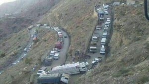 تعز .. وفاة خمسة مواطنين من عائلة واحدة بحادث مروري بطريق هيجة العبد