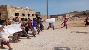 سقطرى.. مظاهرات واحتجاجات تنديدا بتردي خدمة الكهرباء وتلاعب شركة "دكسم باور"