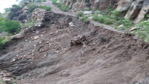 لحج.. توقف حركة السير بوادي المقاطرة ومئات المسافرين عالقين