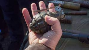 لحج.. مقتل شاب وإصابة أربعة آخرين جراء عبثهم بقنبلة يدوية