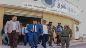 عدن.. دعوات لإحتجاجات للمطالبة بإقالة مدير صندوق صيانة الطرق