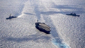 السفير الأمريكي يبحث مع طارق صالح تهديدات الحوثيين للملاحة في البحر الأحمر