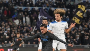 نابولي ينتزع الصدارة بعد خسارة إنتر ميلان أمام روما في الدوري الايطالي