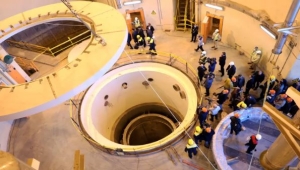 أكسيوس: واشنطن تقترح السماح لإيران بتخصيب اليورانيوم ضمن اتفاق نووي جديد