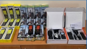 عمان تعلن ضبط أجهزة اتصالات مهربة إلى اليمن