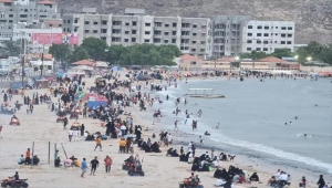 تحذير من السباحة والإبحار في سواحل عدن خلال موسم الرياح