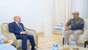 طارق صالح يثير التوتر في مجلس القيادة ويتحول لخنجر في جسد الشرعية (تقرير)