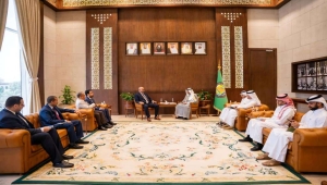 إعلام الزبيدي يتعمد التهرب من ذكر "اليمن" والصور مع العلم الجمهوري في مهامه الرسمية