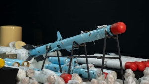 صحيفة أمريكية: إيران تُعزز ترسانة الحوثيين وحزب الله بأسلحة نوعية (ترجمة خاصة)