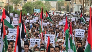 مظاهرة حاشدة في مأرب تضامنا مع فلسطين وللمطالبة بوقف جرائم التجويع في غزة