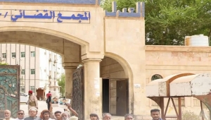 تعز.. القضاة يعلقون أعمالهم بعد إقتحام المجمع القضائي من قبل عناصر في اللواء 22 ميكا