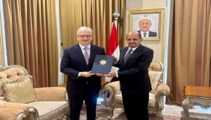 تسليم أوراق اعتماد السفير الألماني لدى اليمن وتعزيز التعاون الثنائي بين البلدين