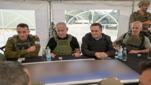 الجارديان: لا توجد دلائل تُذكر على أن التكتيكات الإسرائيلية تزعزع استقرار قيادة الحوثيين (ترجمة خاصة)