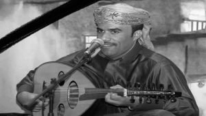 اليمنيون يودعون الفنان اليمني محمد مشعجل بالرثاء والحزن ويستعرضون دوره في الأغنية المهرية