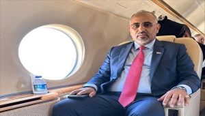 الزُبيدي يغادر مطار عدن متوجهًا إلى أبوظبي بعد إصداره قرارات ليست من صلاحيته