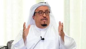 ضاحي خلفان ينقلب على الانتقالي ويؤيد العليمي بتغريدات مفاجئة