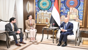 العليمي يؤكد التزام الرئاسي بسلام عادل ينهي الحرب في اليمن