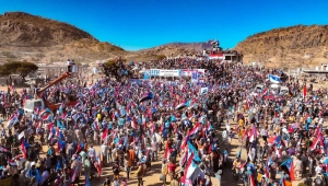 تظاهرة للانتقالي في الضالع تهاجم السعودية وتتمسك بعيدروس رئيسا