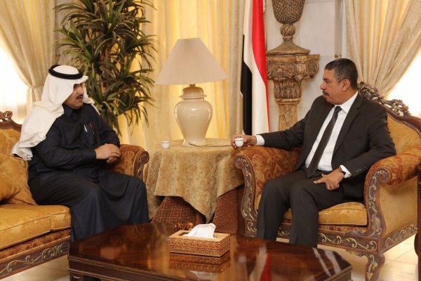 بحاح يلتقي سفير السعودية لدى اليمن ويناقش معه مستجدات الأحداث والتطورات الميدانية