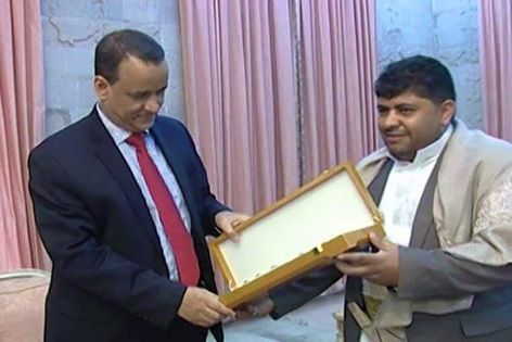 رئيس لجنة الحوثيين العليا يكرم المبعوث الاممي ولد الشيخ