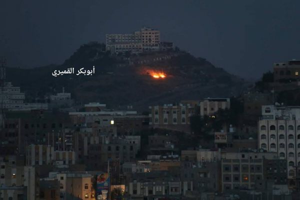 طيران التحالف يستهدف مواقع المليشيات شرق تعز بالتزامن مع تقدم كبير للجيش الوطني