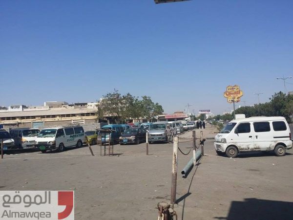 عدن : أزمة خانقة في المشتقات النفطية لليوم الرابع على التوالي (صور)