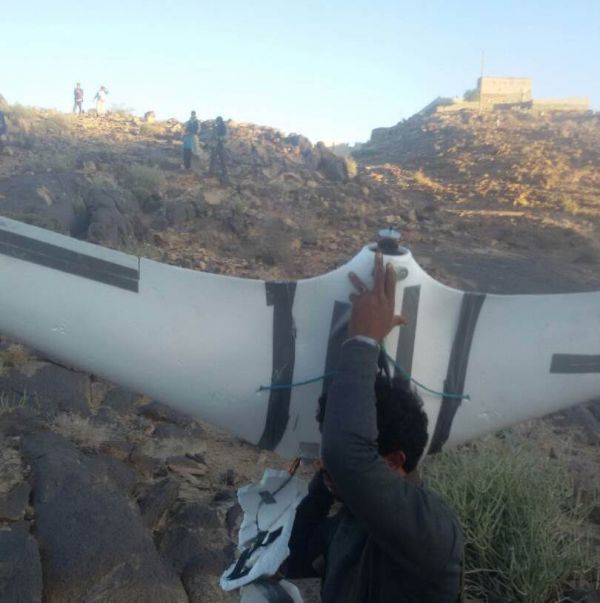 مقتل حوثييْن وإسقاط طائرة استطلاع للمليشيا في البيضاء