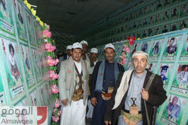 الحوثيون يحتفلون بالمولد النبوي في ذمار ويفتتحون المقبرة (18) لقتلاهم (صور)