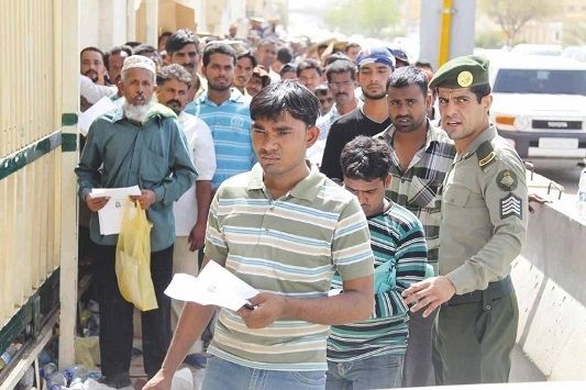 السعودية توقف نحو مليون شخص وترحل الآلاف