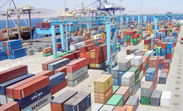 ميناء الحاويات في عدن يستأنف نشاطه عقب الاتفاق على إخراج النقاط الأمنية