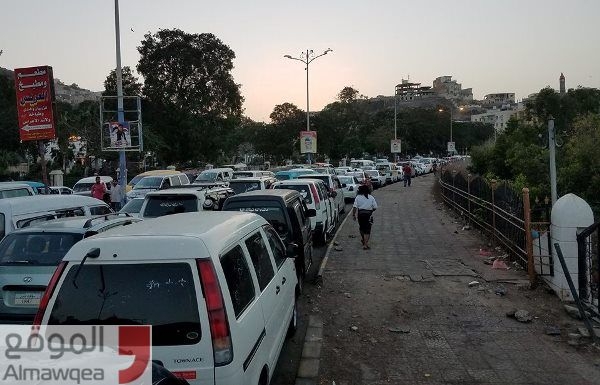 بعد أسبوعين من انفراج الأزمة.. جماعة الحوثي تعلن عودة نظام الطوارئ في توزيع المشتقات النفطية