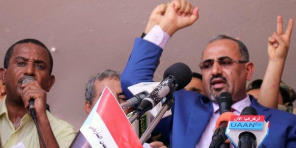 صحفية سعودية تقترح على قيادة الانتقالي بناء جدار عازل بين شمال اليمن وجنوبه