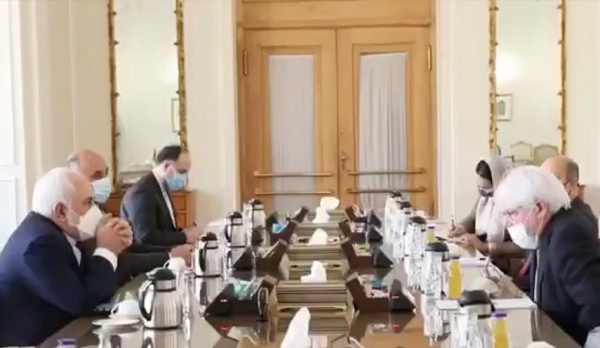 غريفيث يبحث مع ظريف في طهران جهود وقف إطلاق النار باليمن