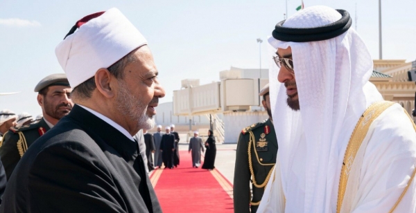 من تمويله ومنع عزله إلى العتاب الشديد.. التاريخ المعقد لعلاقة شيخ الأزهر والإمارات وسر تدهورها
