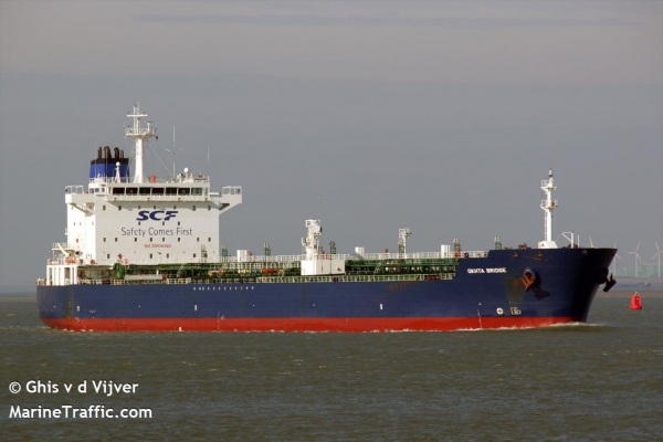 الحوثيون يعلنون دخول سفينة وقود إسعافية إلى ميناء الحديدة