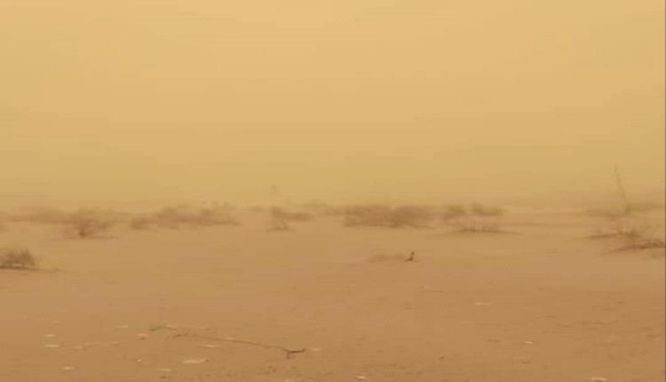 موجة غبار تعطل الدراسة في مدارس شبوة