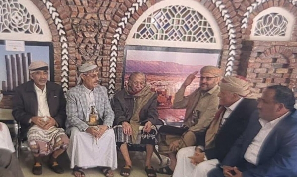 شاهد أولى الصور للصبيحي وناصر هادي .. مع بدء تنفيذ عملية تبادل الأسرى بين الحكومة والحوثيين