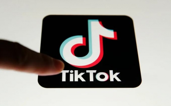 وزير الخزانة الأميركي السابق يعتزم الاستحواذ على 